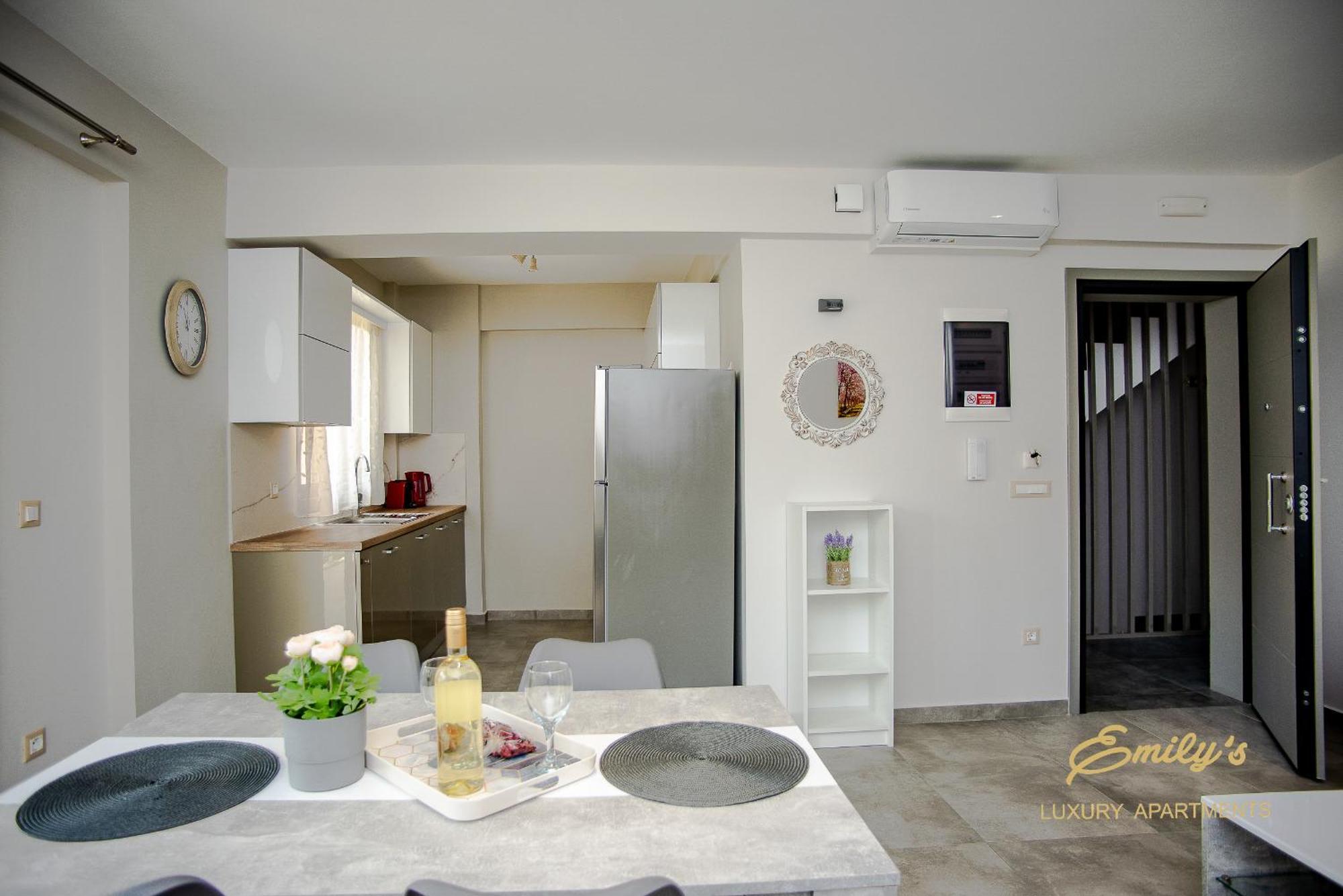 Emily'S Luxury Apartments Argosztóli Kültér fotó
