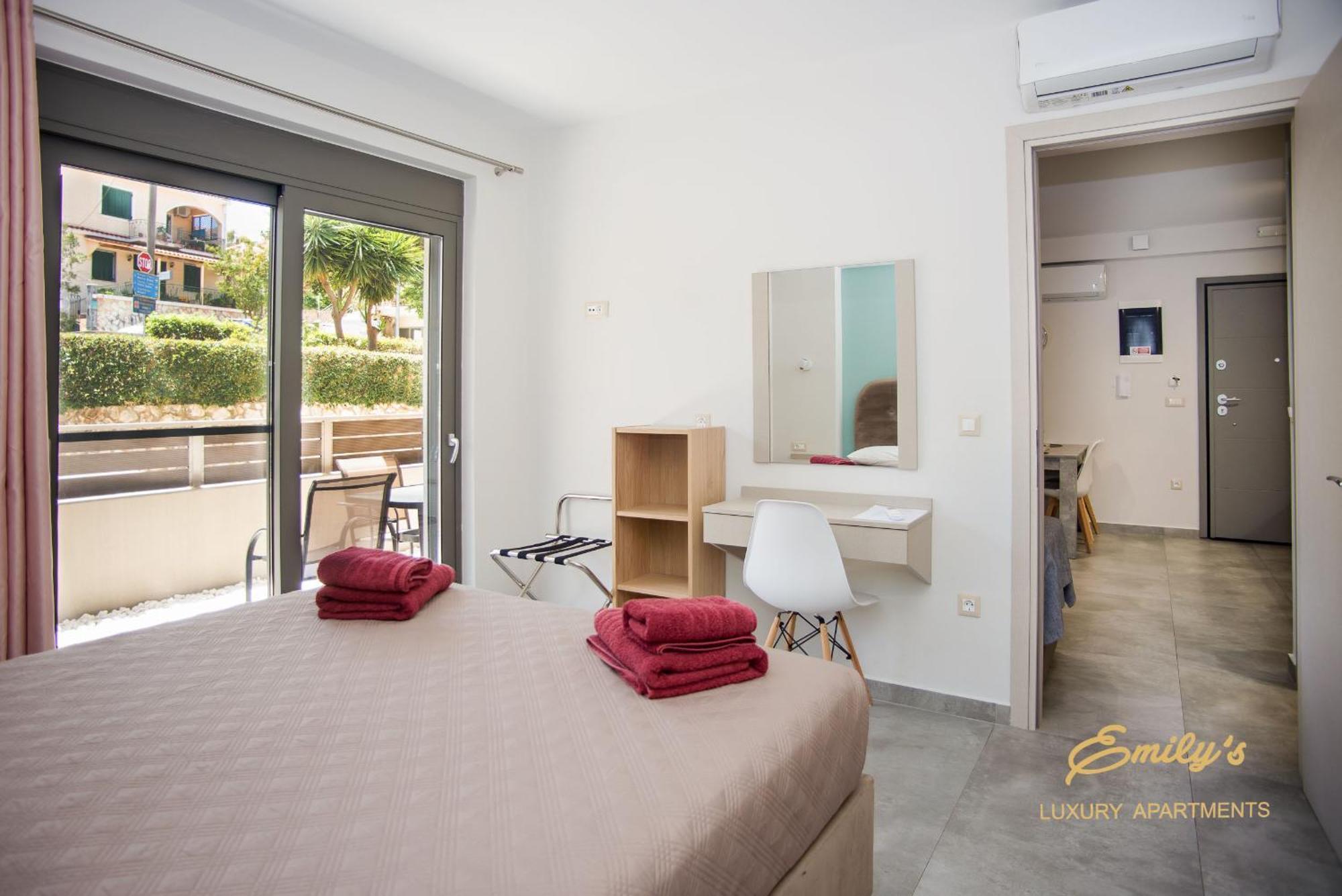 Emily'S Luxury Apartments Argosztóli Kültér fotó