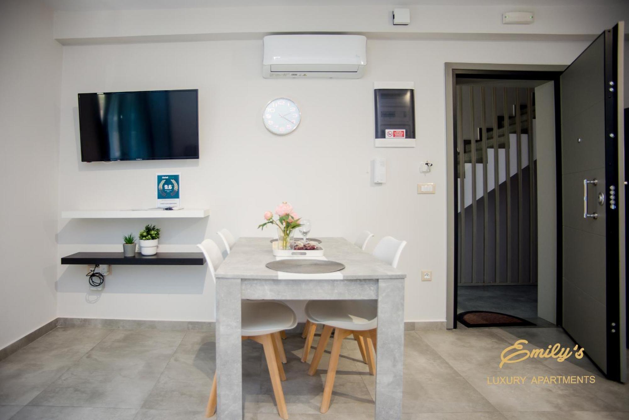 Emily'S Luxury Apartments Argosztóli Kültér fotó