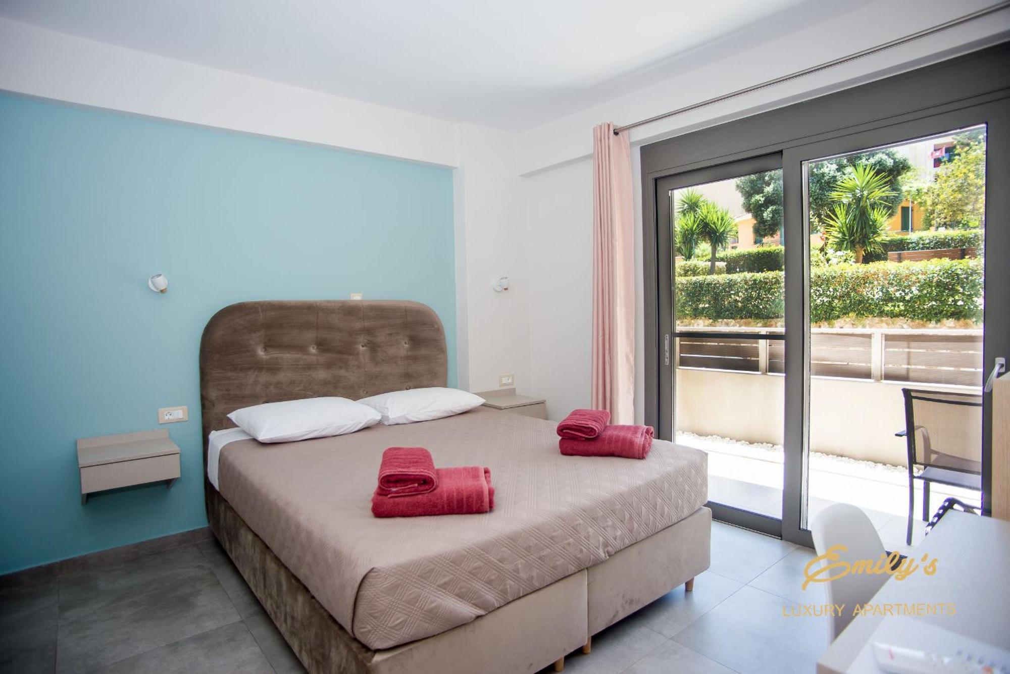 Emily'S Luxury Apartments Argosztóli Kültér fotó