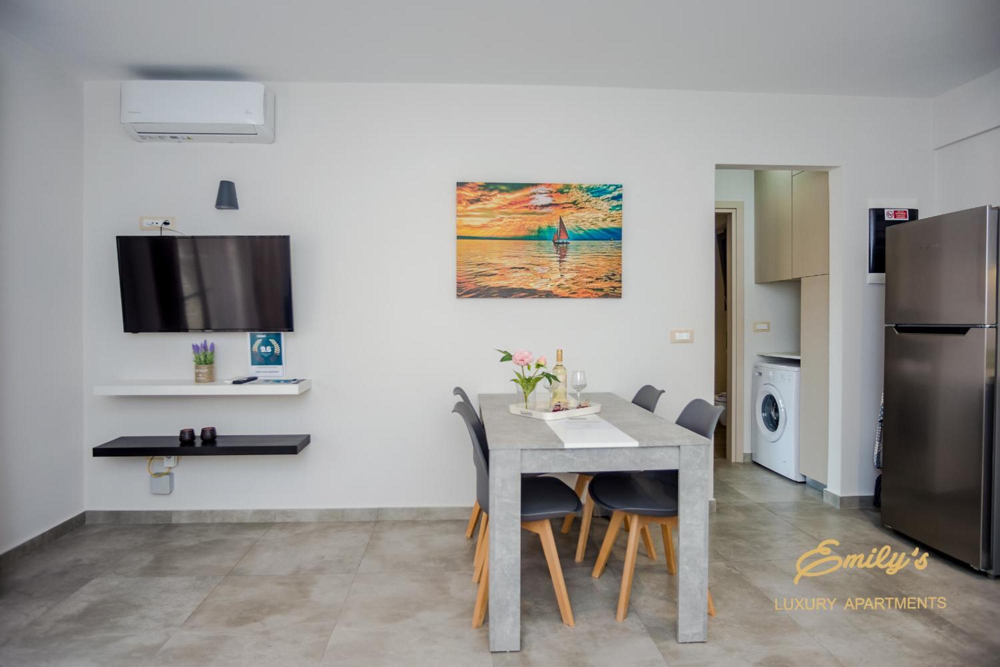 Emily'S Luxury Apartments Argosztóli Kültér fotó